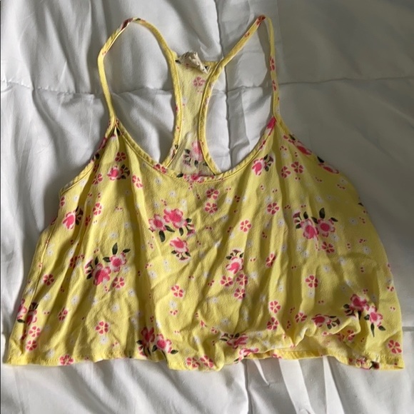 La Hearts Tops - Cute summer yellow flow top!!